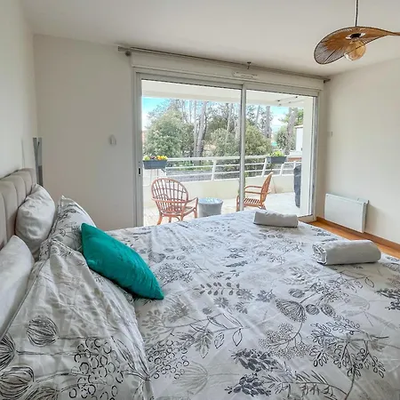 Appartement Spacieux Et Decore Avec Gout - Quartier Pironniere - 6 Personnes Apartment *
