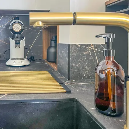 Spacieux Et Decore Avec Gout - Quartier Pironniere - 6 Personnes * La Pironnière