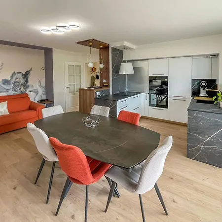Apartment Spacieux Et Decore Avec Gout - Quartier Pironniere - 6 Personnes *