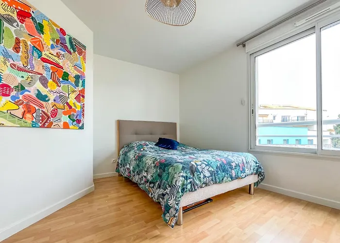 Spacieux Et Décoré Avec Goût - Quartier Pironnière - 6 Personnes *